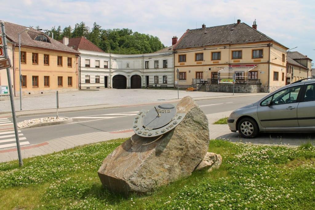 V Podzamci Apartment